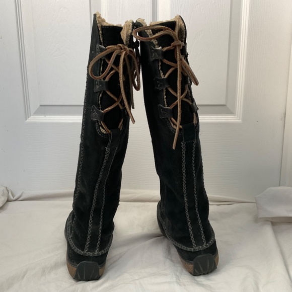 Timberland Fauna Tall Suede Moccasins (size 6) - Picture 3 of 7